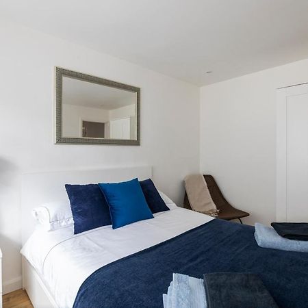 Gorgeous Modern Apartment Near Redhill Station Inc Private Garden & Parking Eksteriør billede