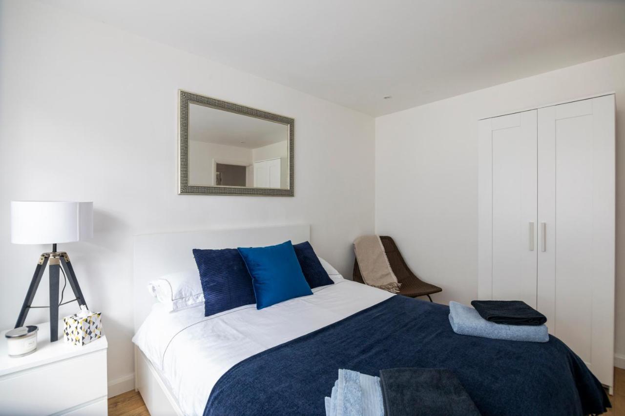 Gorgeous Modern Apartment Near Redhill Station Inc Private Garden & Parking Eksteriør billede