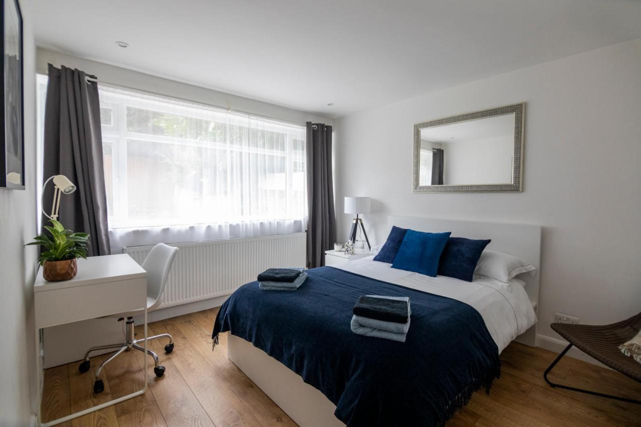 Gorgeous Modern Apartment Near Redhill Station Inc Private Garden & Parking Eksteriør billede