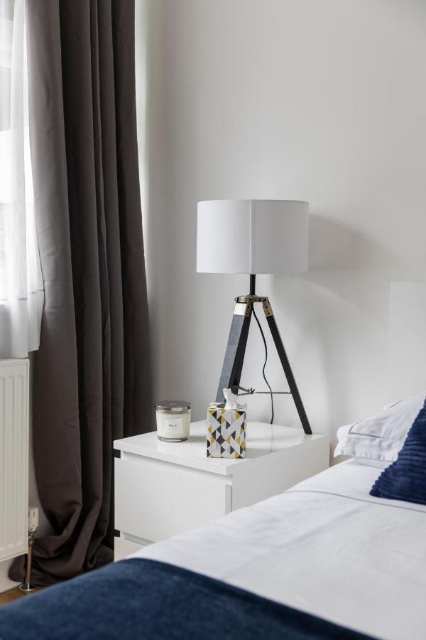 Gorgeous Modern Apartment Near Redhill Station Inc Private Garden & Parking Eksteriør billede