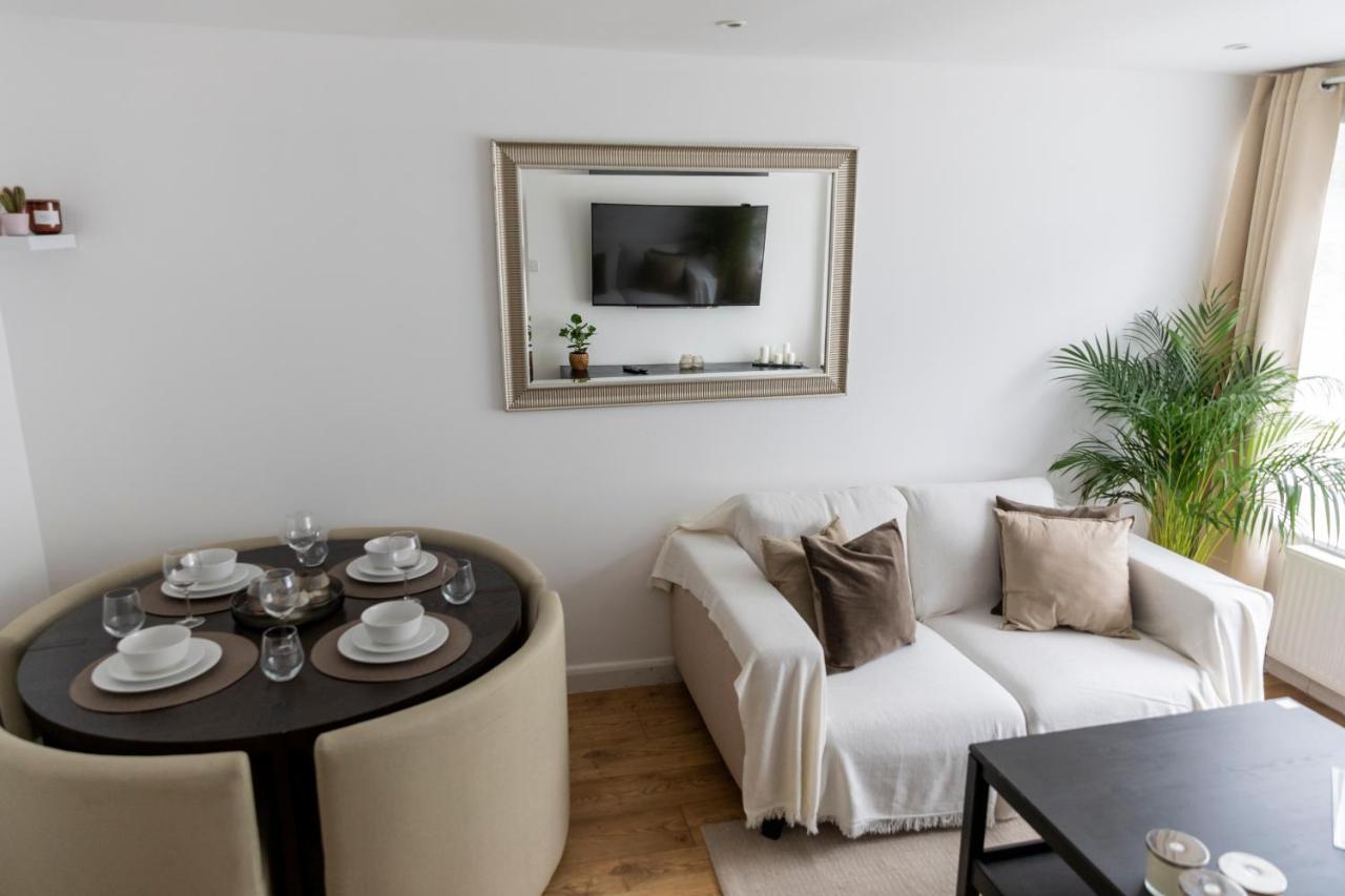 Gorgeous Modern Apartment Near Redhill Station Inc Private Garden & Parking Eksteriør billede