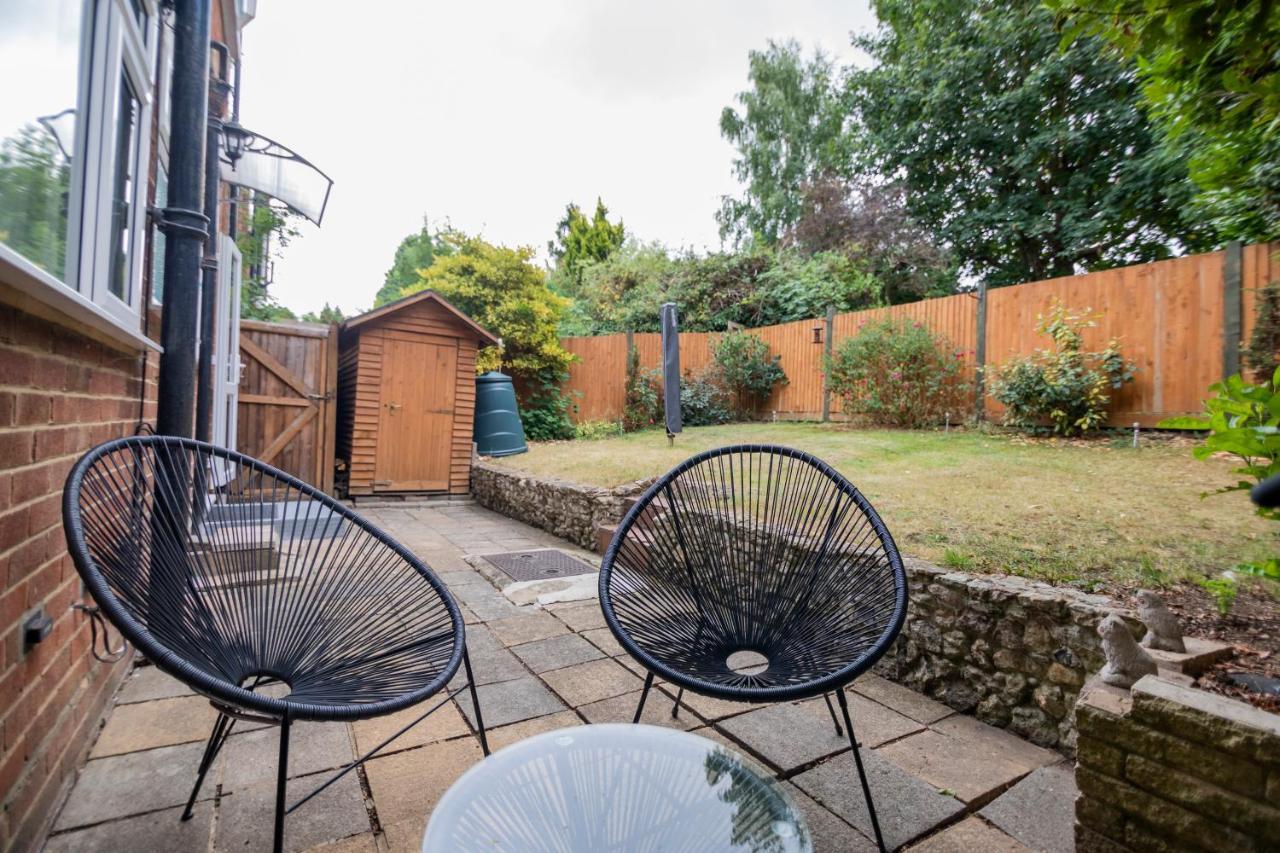 Gorgeous Modern Apartment Near Redhill Station Inc Private Garden & Parking Eksteriør billede